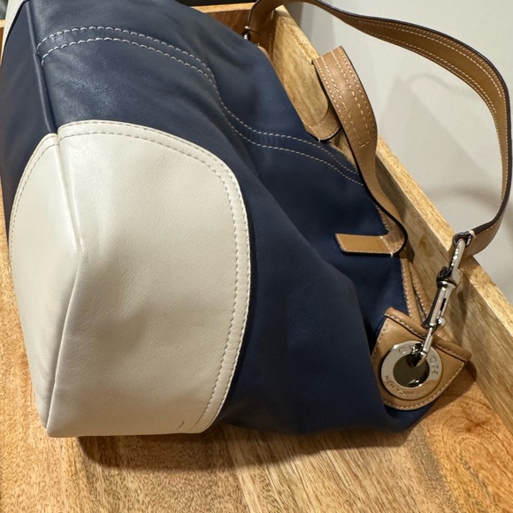 Coach Hadley Leather Duffle Bag F27728 - Picture 2 of 6